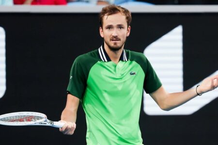 Daniil Medvedev gewann das etwa vierstündige Spiel.