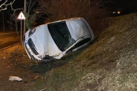 Der Fahrer, dessen Führerschein beschlagnahmt wurde, hatte in Kocaeli einen Unfall