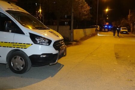 Vater und Sohn wurden in Adana angegriffen: 1 Toter
