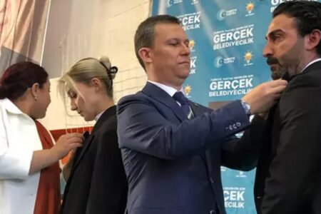 1025 Personen, die aus der Zukunftspartei in Kırşehir ausgetreten sind, sind der AK-Partei beigetreten