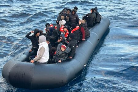 159 Einwanderer, darunter 57 Kinder, die Griechenland dem Tod überlassen hatte, wurden in Izmir gerettet