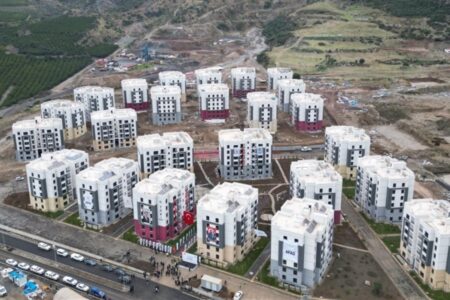 256 Erdbebenhäuser in Hatay wurden an ihre rechtmäßigen Eigentümer übergeben