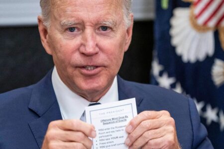 ABD Başkanı Biden’ın kullandığı not kartları, bağışçıları endişelendiriyor