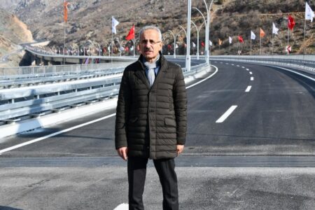 Abdulkadir Uraloğlu: Zwei Seiten vereint in Yusufeli