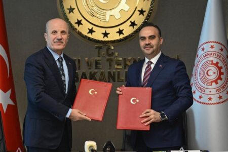 Bakanlık ve YÖK arasında üniversite-sanayi iş birliği için imzalar atıldı