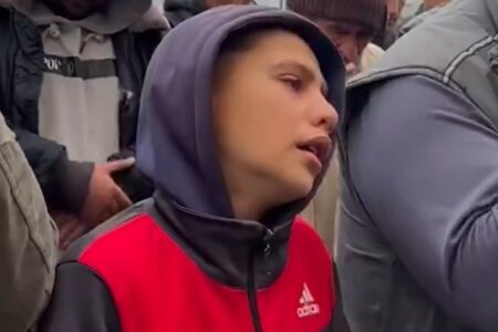 Bomben fallen auf Gaza!  Der Junge, der seine gesamte Familie verloren hat, brach beim Trauergebet in Tränen aus