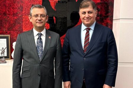 Cemil Tugay, CHP-Kandidat aus Izmir, verspricht „künstliche Intelligenz“.
