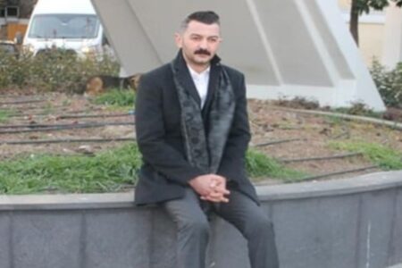 CHP-Parteimitglieder, die nicht als Ratsmitglieder gewählt wurden, starteten in Istanbul einen Sitzstreik