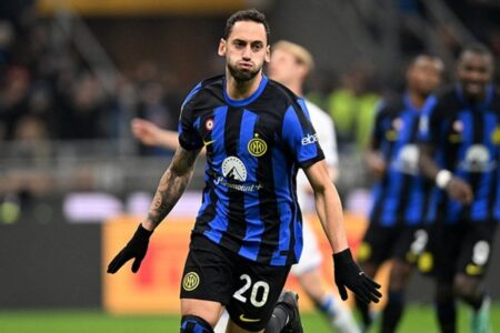 Denzel Dumfries spielte Erik Dalı an Hakan Çalhanoğlus Geburtstag