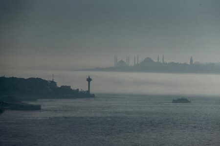 Der Fährverkehr in Istanbul wurde wegen Nebel eingestellt