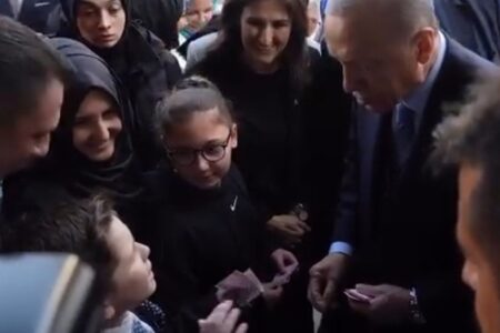Der lachende Dialog von Präsident Erdoğan mit Kindern