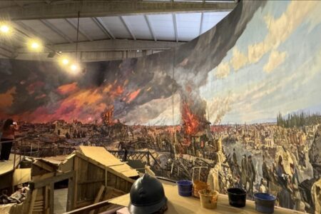 Der russische Maler Alexander Samsonov bezieht das Große Manisa-Feuer in sein riesiges Panoramawerk ein