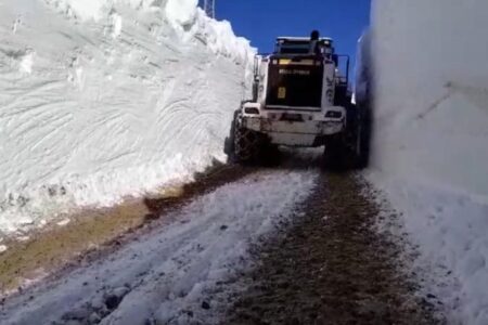 Die Arbeiten an 7-Meter-Schneetunneln in Hakkari Yüksekova werden fortgesetzt