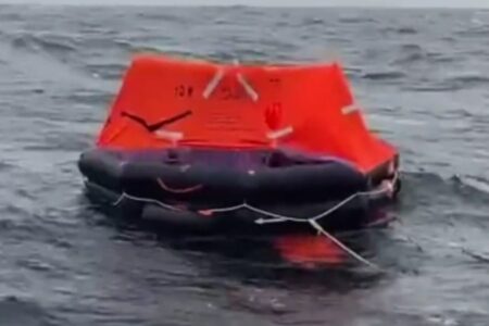 Die Besatzung des in Istanbul gesunkenen Schiffes wird gesucht: „Gibt es jemanden?“