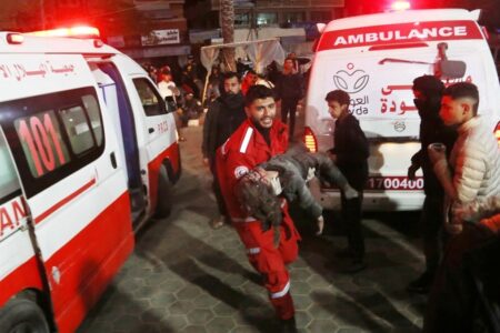 Die ganze Nacht über regnete es Bomben auf Gaza!  Die leblosen Körper von Kindern wurden aus den Trümmern geborgen