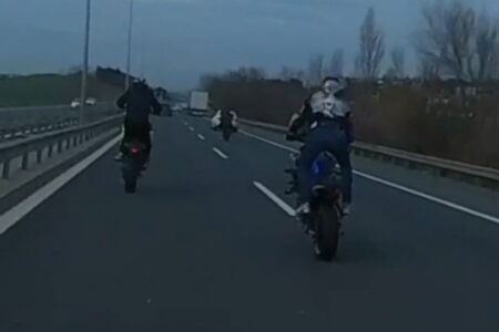 Die gefährliche Fahrt der Motorradfahrer in Istanbul Sultanbeyli und Çatalca wurde mit der Kamera festgehalten