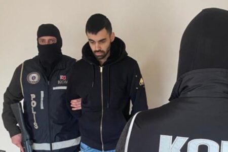 Die mit einem roten Aushang gesuchte Person wurde in Izmir gefasst