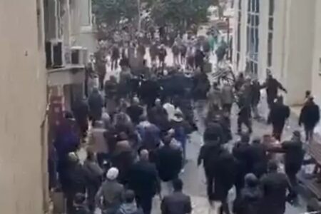 Faustkampf im CHP-Bezirkswahlbüro Artvin Hopa