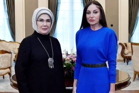 First Lady Erdoğan traf sich mit Mihriban Aliyeva