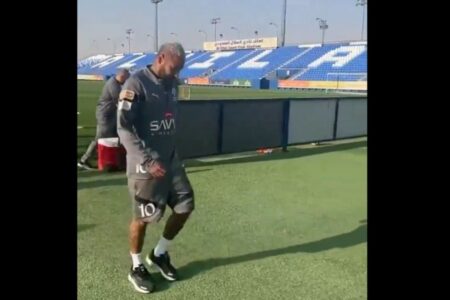 Fußballstar Neymar hat mit dem Training begonnen