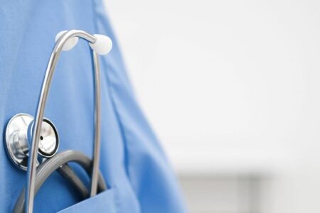 Für Apotheker, Ärzte und Zahnärzte wurde eine Terminverlosung ausgeschrieben.