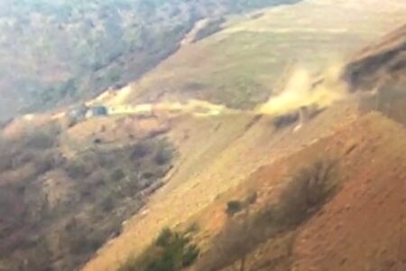 Goldminenkatastrophe in Erzincan!  Die Momente, in denen ein durch das Gebiet fahrendes Fahrzeug in einen Erdrutsch geriet, wurden mit der Kamera festgehalten
