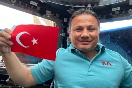 Griechische Medien kündigten die Rückkehr von Alper Gezeravcı an: „Während Griechenland die Sterne beobachtet …“
