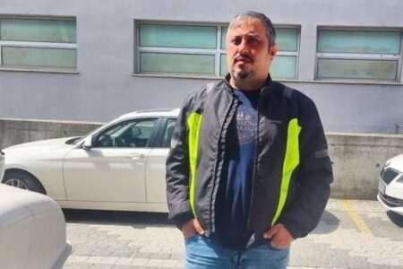In Istanbul rettete der billige Helm des Chefs dem Kurier das Leben