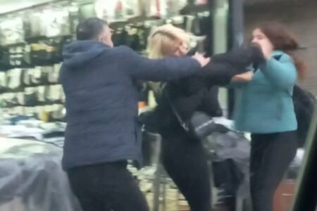 In Malatya gerieten junge Mädchen mitten auf der Straße in Streit miteinander