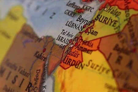 Lübnan’da 3 katlı bina çöktü: 1’i çocuk 4 kişi hayatını kaybetti