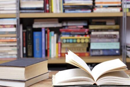 Montag, 5. Februar 2024: Neue Bücher in den Regalen