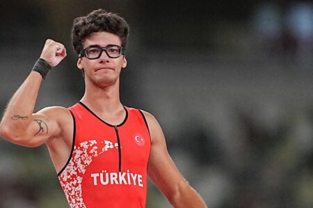 Nationalsportler Ersu Şaşma belegte beim Wettbewerb in Frankreich den 2. Platz