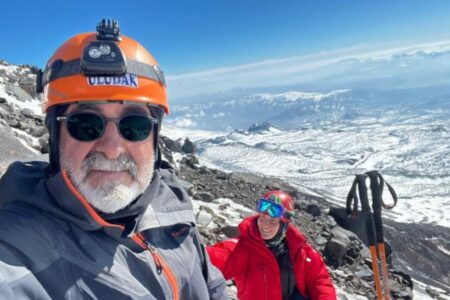 Nur 2 von 30 Bergsteigern, die den Berg Ararat besteigen wollten, konnten den Gipfel erreichen.