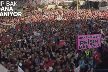 Präsident Erdoğan sprach vor der begeisterten Menge in Adana