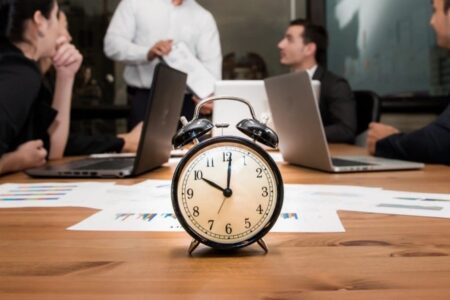 Regelung, die Millionen Arbeitnehmer betrifft: Die Arbeitszeiten werden kürzer
