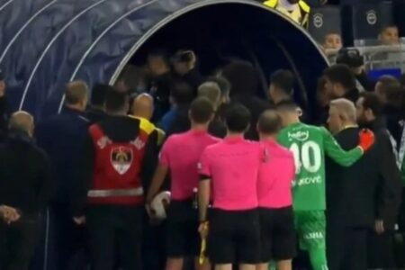 Schlägerei während der Halbzeit des Spiels Fenerbahçe – Alanyaspor