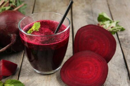 Sehen Sie, was gut ist, wenn Sie täglich 1 Glas Rote-Bete-Saft trinken …