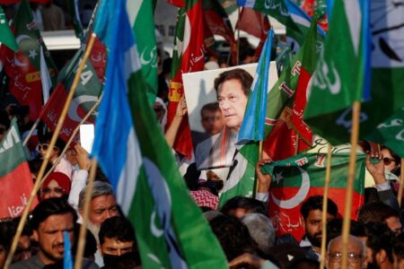 Unabhängige, die vom inhaftierten ehemaligen Premierminister Khan unterstützt wurden, gewannen die Wahlen in Pakistan