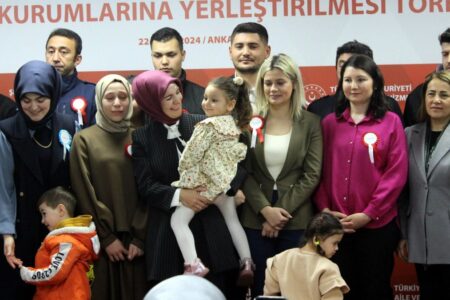 591 Angehörige von Märtyrern, Veteranen und Angehörige von Veteranen wurden in die Öffentlichkeit aufgenommen