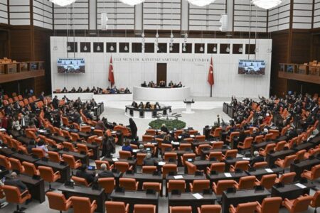 Auf der Tagesordnung des Parlaments stehen 752 Immunitätsverfahren