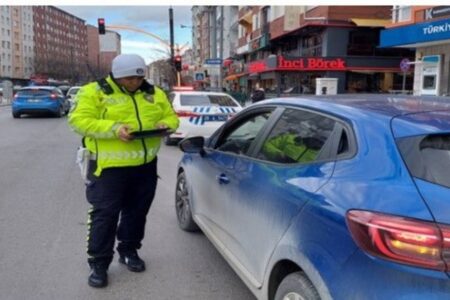 Autofahrer wurden während der Verkehrskontrolle in Eskişehir mit einer Geldstrafe belegt
