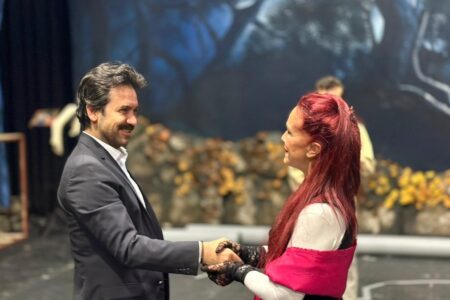 Batuhan Mumcu traf sich in Antalya mit Theaterkünstlern
