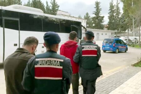 Betrüger, die in Gaziantep für gefälschte Fahrzeuge Werbung machten, wurden gefasst