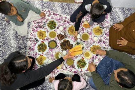 Das erste Iftar fand in den von den Erdbeben betroffenen Provinzen statt, mit Schwerpunkt in Kahramanmaraş