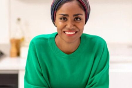 Das Handbuch der weltberühmten Köchin Nadiya Hussain mit praktischen und einfachen Definitionen: Es ist Zeit zum Essen