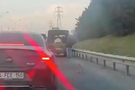Das ist auch passiert: IMMs Leichenwagen blieb auf der Straße stecken!