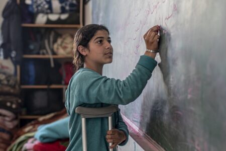 Das kleine Mädchen, das in Gaza seine gesamte Familie verloren hat, kämpft ums Überleben