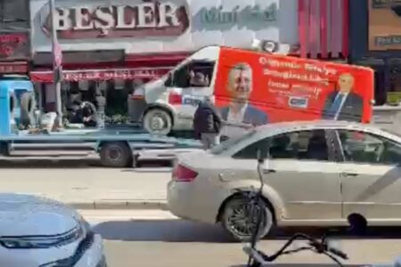 Das Wahlfahrzeug der CHP blieb in Sivas unterwegs