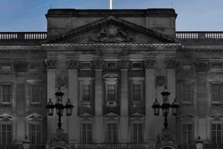 Der Buckingham Palace bleibt während der Earth Hour eine Stunde lang dunkel