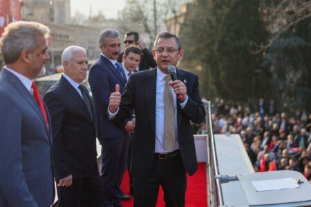 Es gab wenig Interesse an der Osmangazi-Kundgebung von Özgür Özel